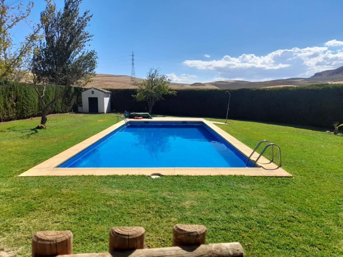 Вилла Complejo Cortijo Rural El Puntal Теба Экстерьер фото