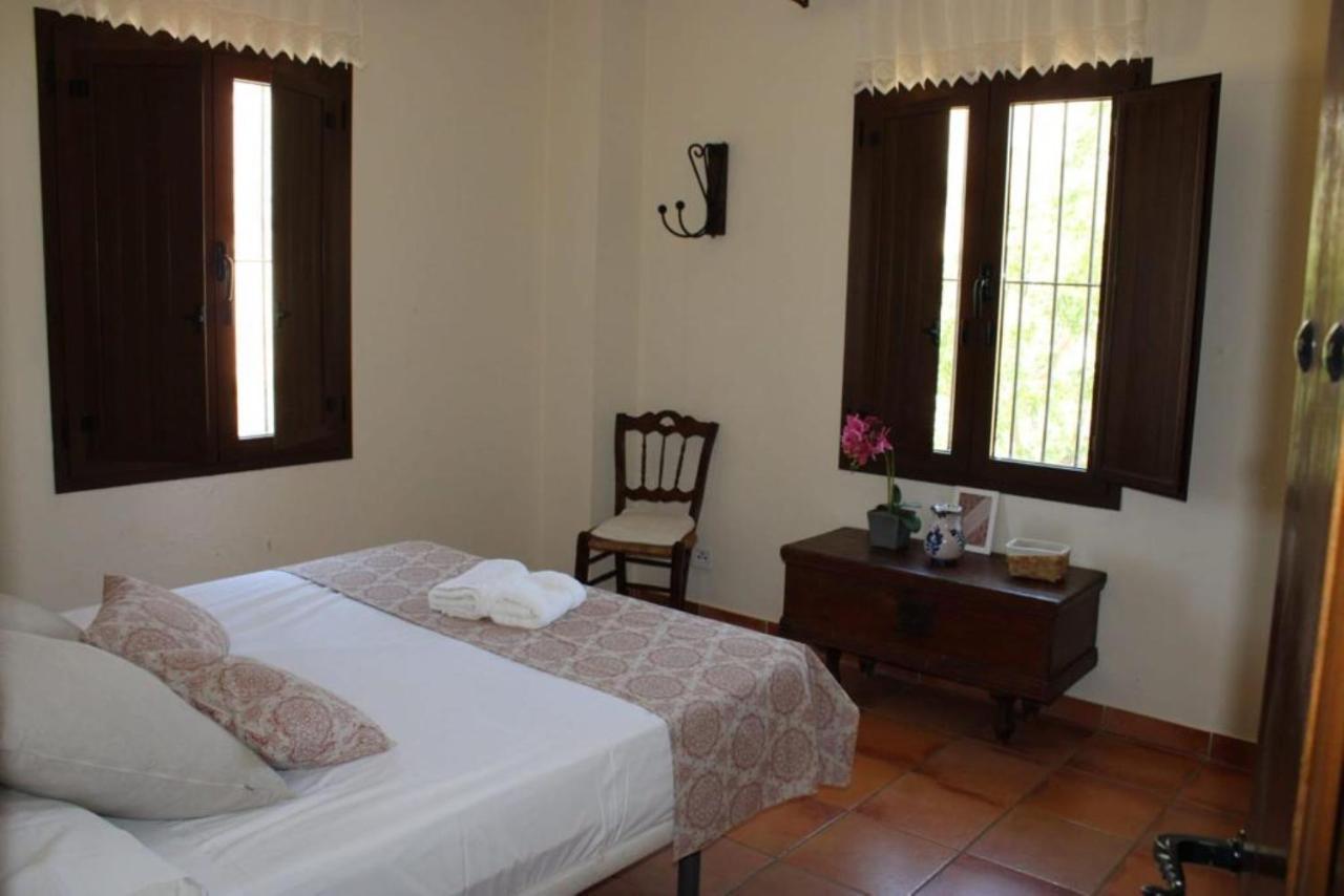Вилла Complejo Cortijo Rural El Puntal Теба Экстерьер фото